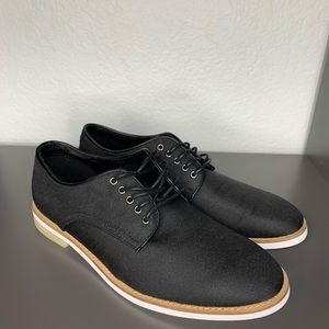 Black dress shoes
